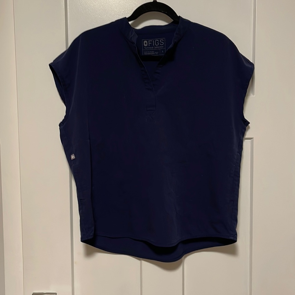 Figs scrub top